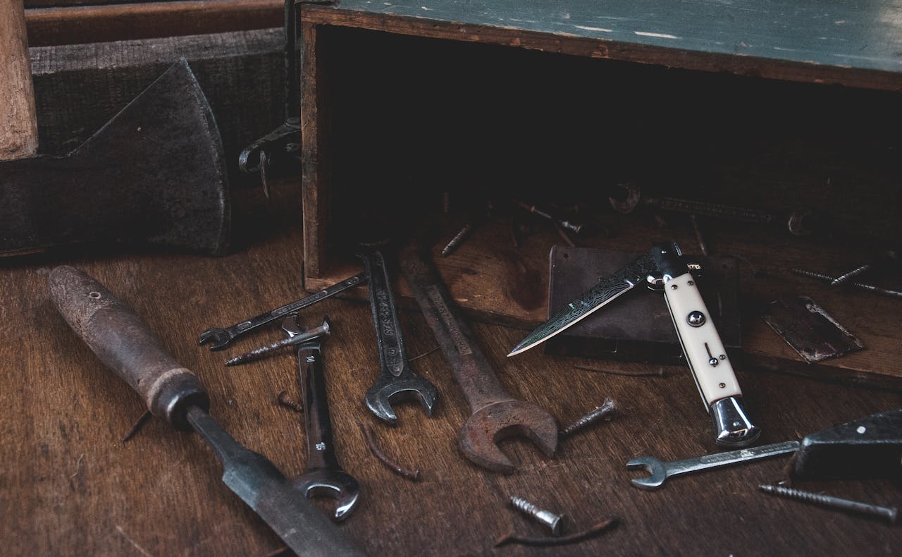 Les outils indispensables pour tout bricoleur du dimanche : Prêts à réaliser vos petits travaux chez vous !