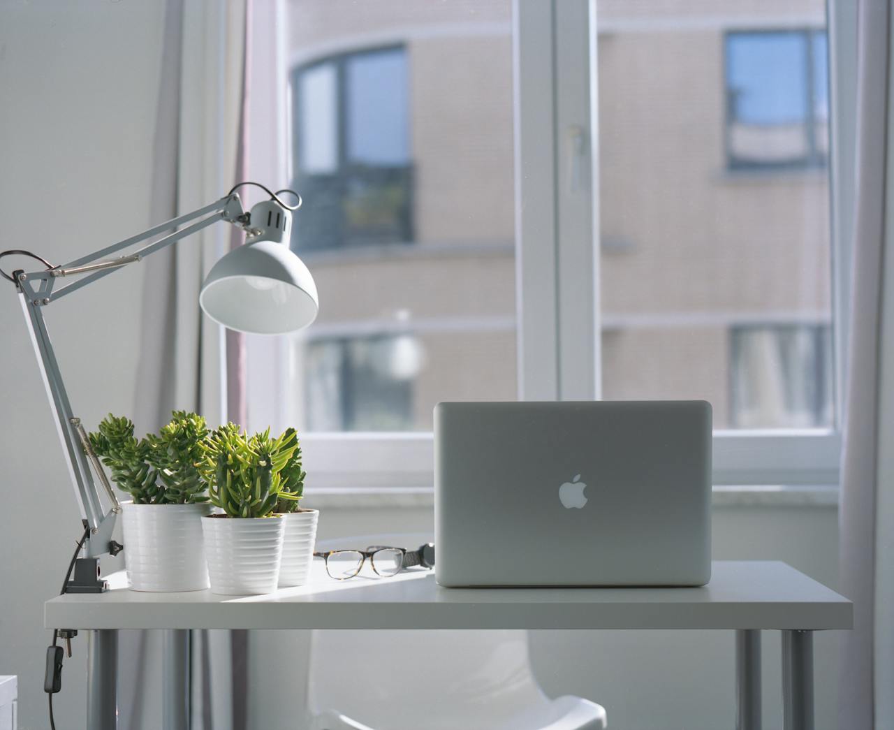 Comment aménager un coin bureau dans un petit espace : astuces et idées pratiques