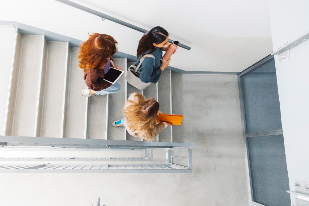 La Main Courante d’Escalier : Un Élément Clé pour Sécuriser et Embellir Votre Intérieur