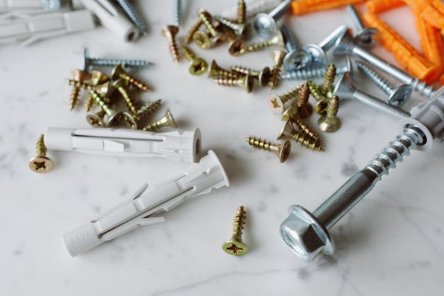 Cheville pour Parpaing Creux : Le Guide Complet pour Choisir et Installer